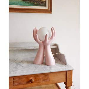 Julia, la lampe à poser &nbsp;mains&nbsp; n°830