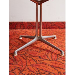 Donna, la table basse eames  n°833