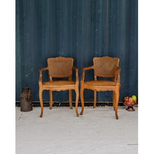 Paire de fauteuils cannés en bois n°731