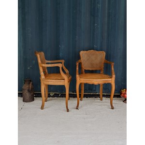 Paire de fauteuils cannés en bois n°731