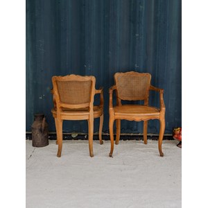 Paire de fauteuils cannés en bois n°731