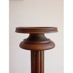 Grande colonne en bois foncé n°830