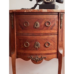 Commode demi-lune en marbre rose n°252