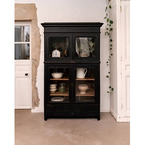 Victoria, la vitrine en bois noir n°155