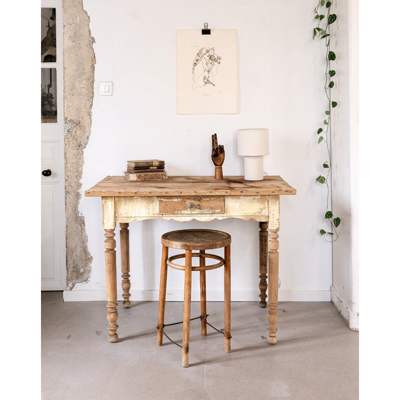 Bureau ancien en bois patiné jaune n°562