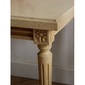 Table basse aux pieds sculptés n°487