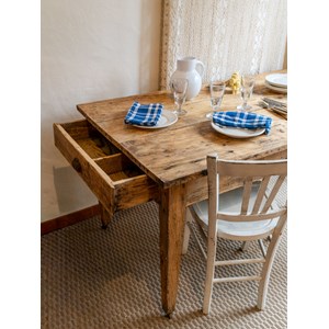 Romy, la table à manger en bois n°619