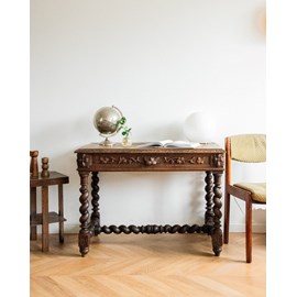 Bureau sculpté en bois foncé n°561