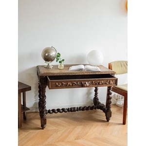 Bureau sculpté en bois foncé n°561