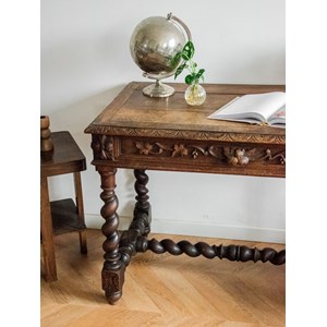 Bureau sculpté en bois foncé n°561