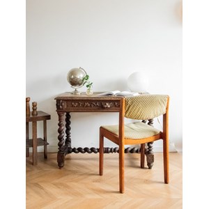 Bureau sculpté en bois foncé n°561