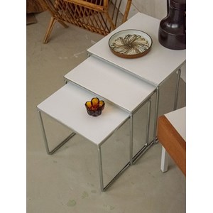 Tables gigognes en formica n°144