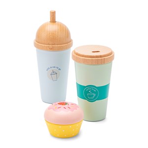 Ensemble de jeu avec café à emporter