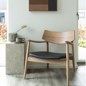 Frida-fauteuil lounge en chêne naturel et pu noir