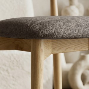 Iris-chaise en frêne massif et tissu glory taupe (x2)