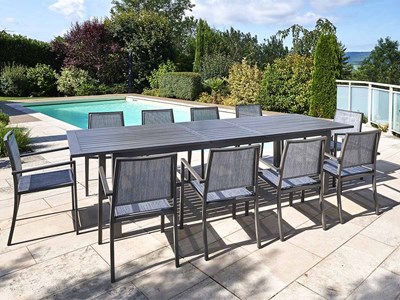 Table rectangulaire extensible en aluminium aspect teck gris santorin avec 10 fa