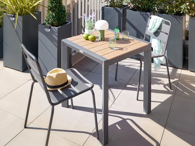 Table de jardin carrée alu evasion 2 places effet bois - hespéride