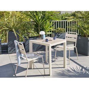 Table de jardin carrée alu evasion 2 places effet bois lin et argile + 2 fauteui