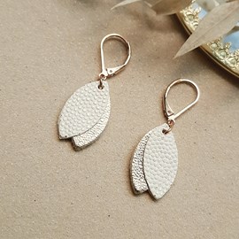 Boucles d’oreilles courtes loulou ivoire