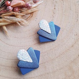 Boucles d’oreilles graphiques art déco bleu klein