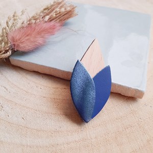 Broche en bois tulipe bleu klein