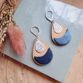 Boucles d'oreilles pendantes arty bleu klein