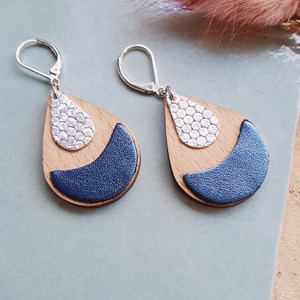 Boucles d'oreilles pendantes arty bleu klein
