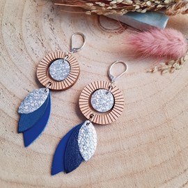 Boucles d’oreilles longues solaris bleu klein