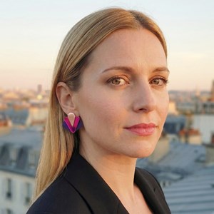 Clous d’oreilles art déco fuchsia