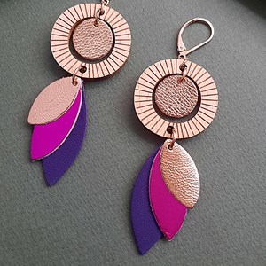 Boucles d’oreilles pendantes solaris fuchsia