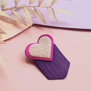Broche en cuir coeur ex-voto fuchsia