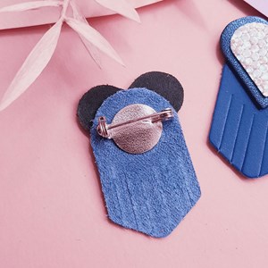 Broche en cuir coeur ex-voto klein