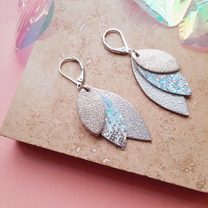 Boucles d’oreilles pendantes mini céleste glacial