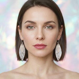 Boucles d’oreilles longues pop glaciale