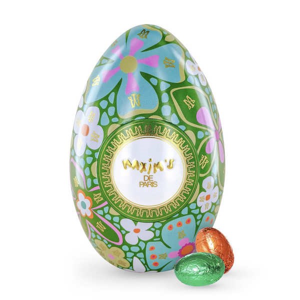 L'œuf métal vert garni de petits œufs fourrés gianduja et crème brûlée