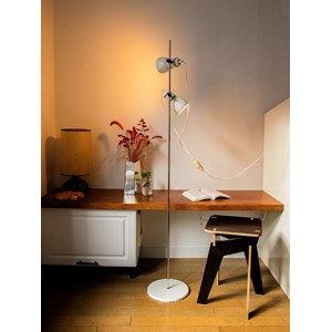 Grand lampadaire en métal blanc n°323