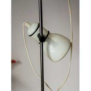 Grand lampadaire en métal blanc n°323