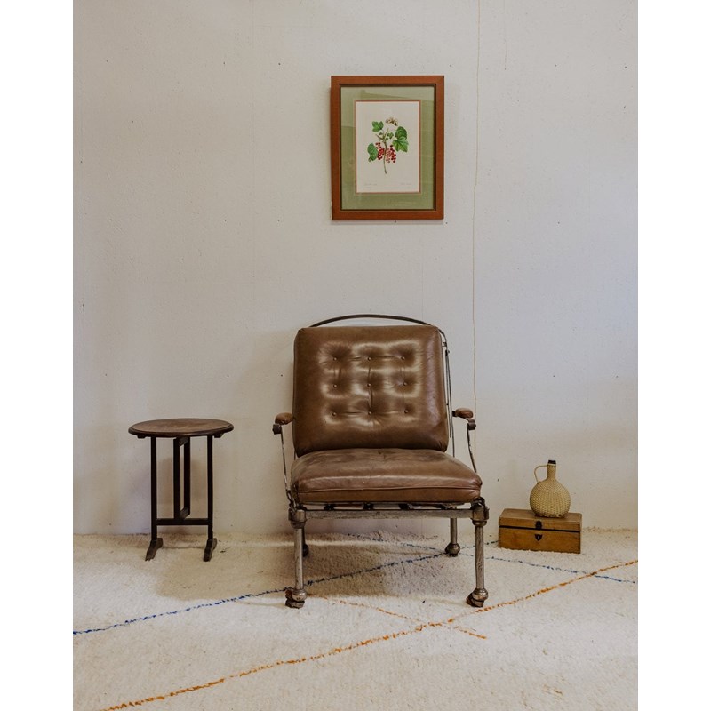 Debongout - Fauteuil vintage en cuir et fer chromé n°897
