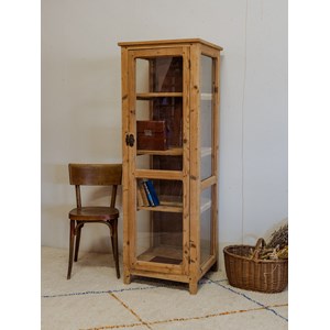 Victoria, la vitrine en bois n°173