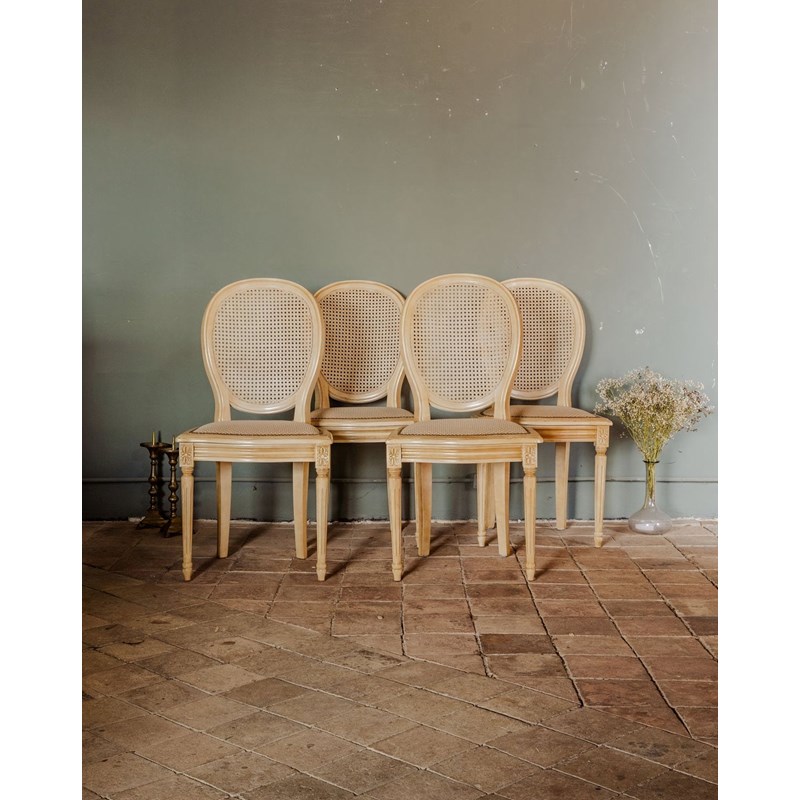 Lot de 4 chaises en bois beige n°1331