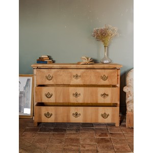 Grande commode en noyer n°263