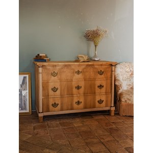 Grande commode en noyer n°263