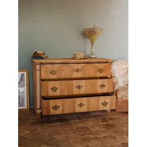 Grande commode en noyer n°263