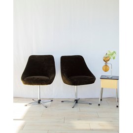 Paire de fauteuils de table en velours n°907