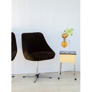 Paire de fauteuils de table en velours n°907