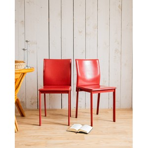 Paire de chaises en cuir rouge n°1330
