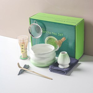 Coffret matcha artisanal à fond plat doudoune avec bec verseur