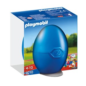 Joueurs de basket ball avec panier