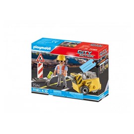 Ouvrier avec scie de sol