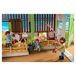 Ferme avec panneaux solaires